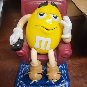 Vintage 1999 M&M Collectable Candy Dispenser Yellow Peanut MM In Recliner